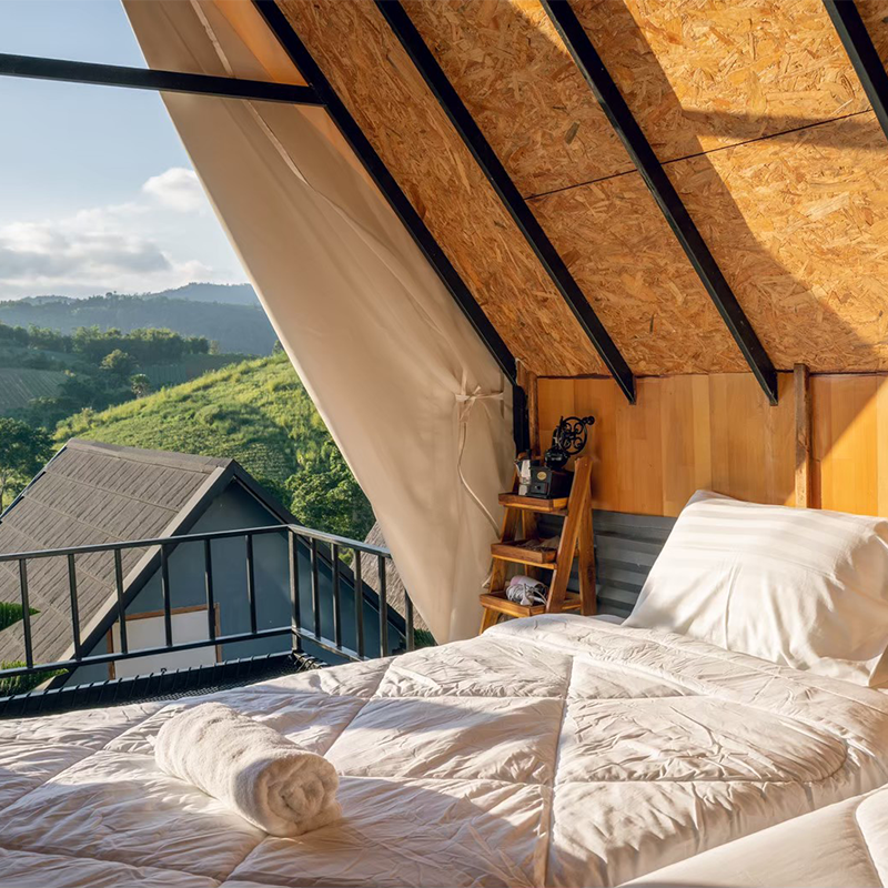 TWIN ROOM